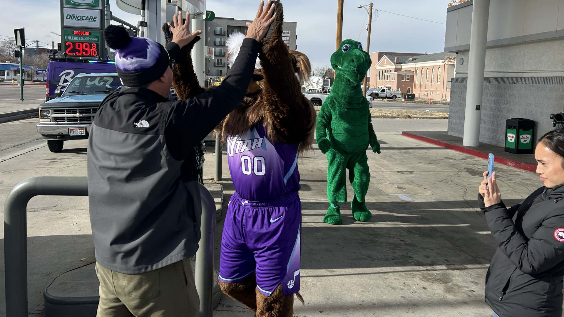 Winner and Jazz Bear High 5