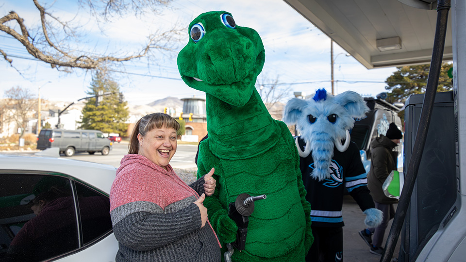 Dino pumps gas for a fan