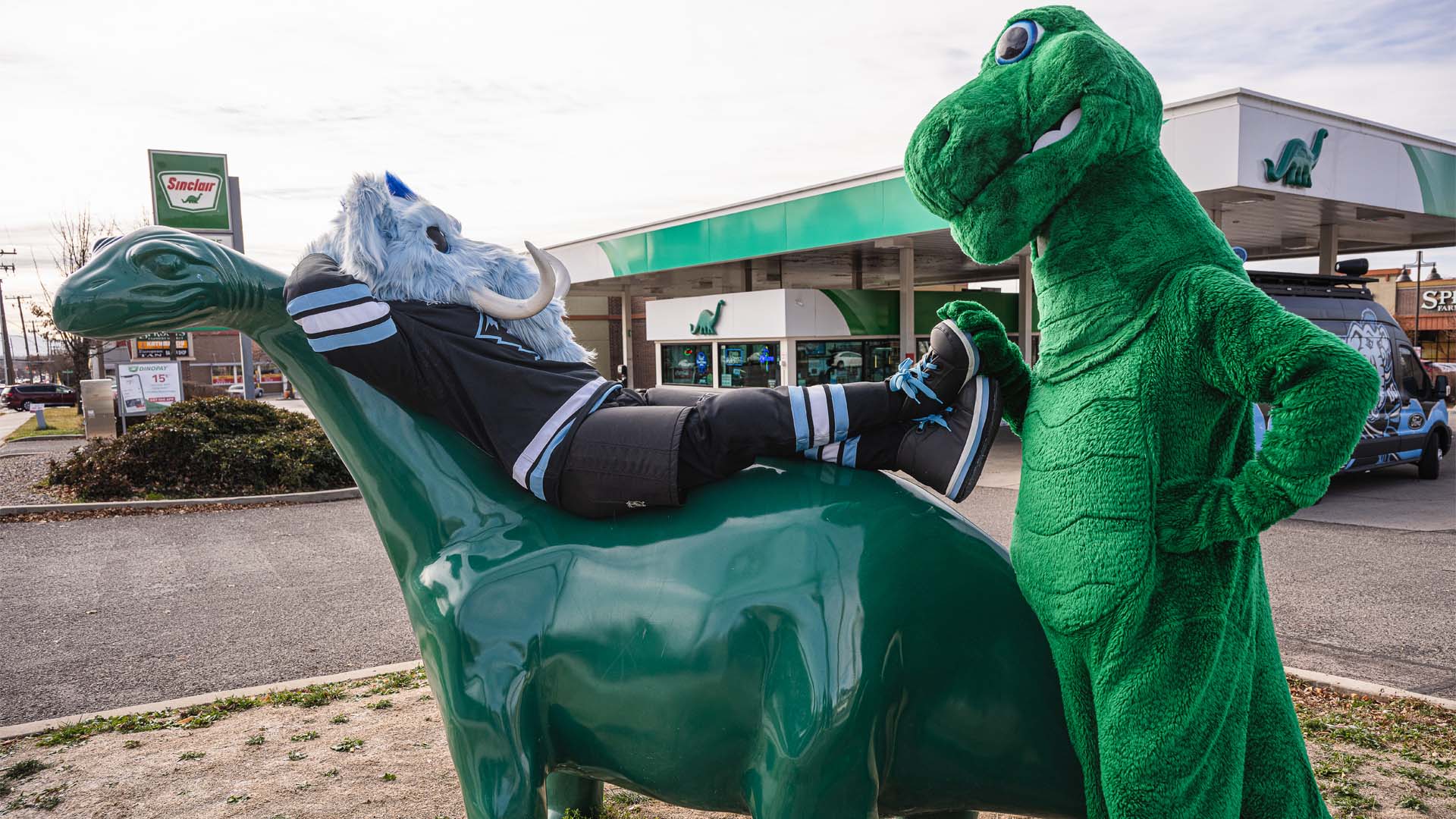 Dino and Tusky chillin with Dino