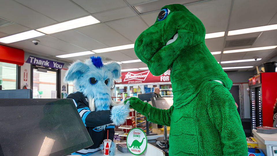 Tusky buys a drink from Sinclair