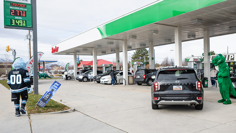 Dino and Tusky hanging out