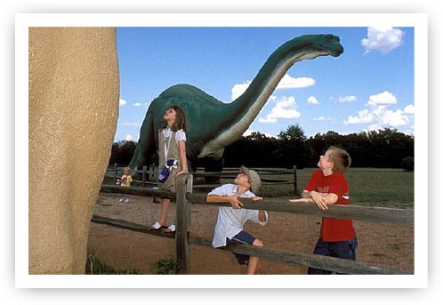 children looking at the worlds fair exhibit